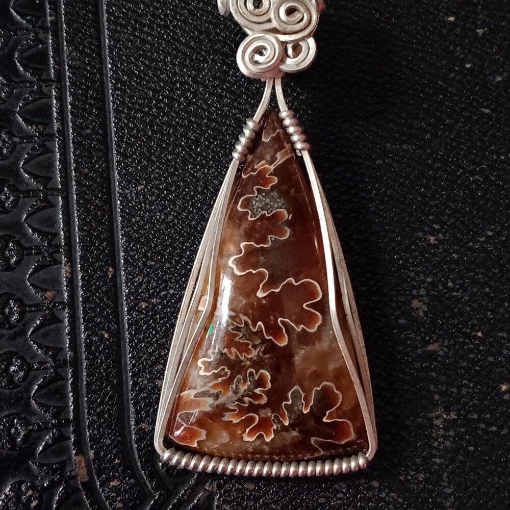 Dendritic Agate Pendant - Brown White Silver Wire Wrapped - Fairycore Jewelry - Picture 3 of 4